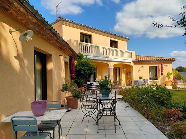 BELLE DEMEURE DE CHARME  - 236 M² - DOUBLE GARAGE - PISCINE - TERRAIN 4289 M²