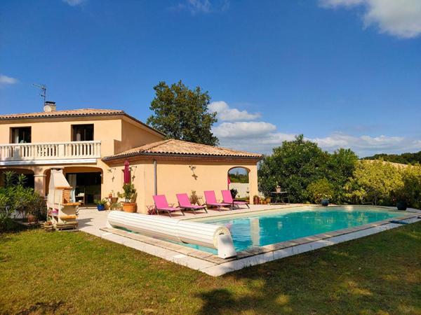 BELLE DEMEURE DE CHARME  - 236 M² - DOUBLE GARAGE - PISCINE - TERRAIN 4289 M²