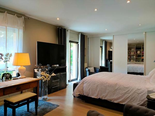 BELLE DEMEURE DE CHARME  - 236 M² - DOUBLE GARAGE - PISCINE - TERRAIN 4289 M²