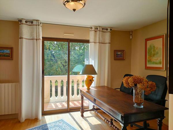 BELLE DEMEURE DE CHARME  - 236 M² - DOUBLE GARAGE - PISCINE - TERRAIN 4289 M²