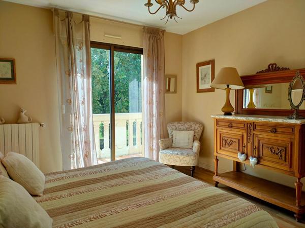 BELLE DEMEURE DE CHARME  - 236 M² - DOUBLE GARAGE - PISCINE - TERRAIN 4289 M²