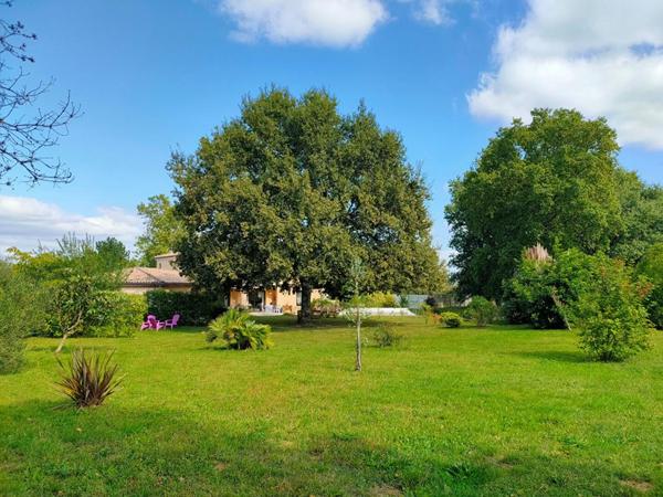 BELLE DEMEURE DE CHARME  - 236 M² - DOUBLE GARAGE - PISCINE - TERRAIN 4289 M²