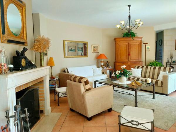 BELLE DEMEURE DE CHARME  - 236 M² - DOUBLE GARAGE - PISCINE - TERRAIN 4289 M²