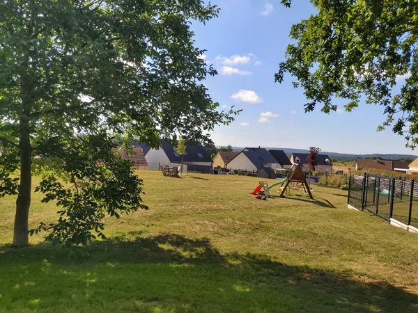 maison récente 4 chambres + 1 bureau, grd terrain