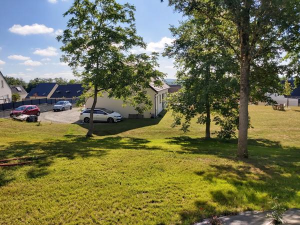 maison récente 4 chambres + 1 bureau, grd terrain