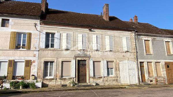 Maison familiale de caractère de 212 m² avec jardin, dépendance de 60 m² et combles aménageables de 100 m²– Entrains-sur-Nohain (Nièvre)