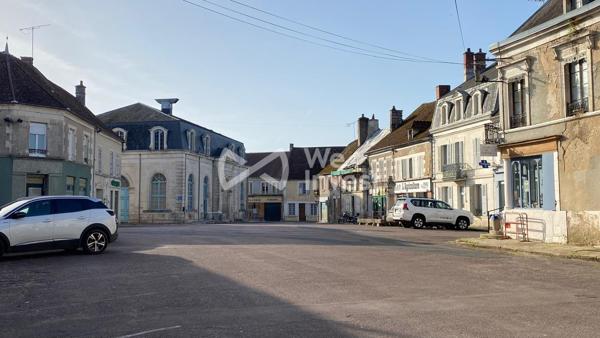 Maison familiale de caractère de 212 m² avec jardin, dépendance de 60 m² et combles aménageables de 100 m²– Entrains-sur-Nohain (Nièvre)