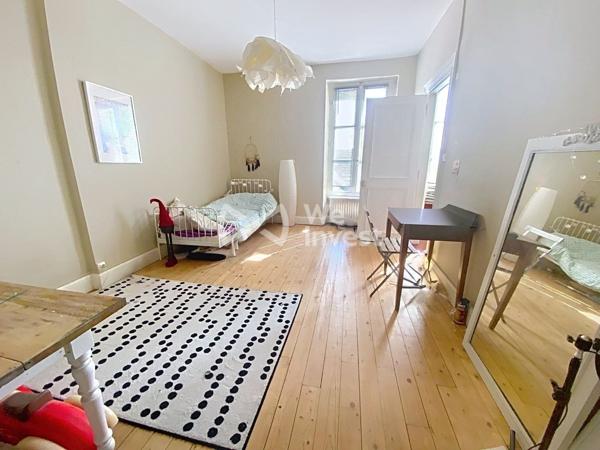 Maison familiale de caractère de 212 m² avec jardin, dépendance de 60 m² et combles aménageables de 100 m²– Entrains-sur-Nohain (Nièvre)