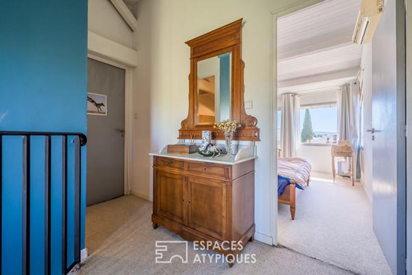 Triplex d’exception lumineux et paisible avec sa spacieuse terrasse