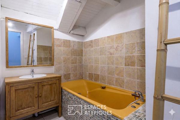 Triplex d’exception lumineux et paisible avec sa spacieuse terrasse