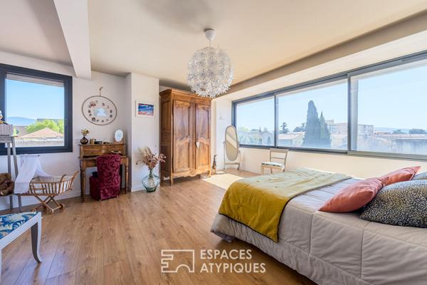 Triplex d’exception lumineux et paisible avec sa spacieuse terrasse