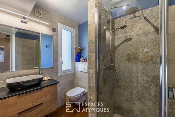 Triplex d’exception lumineux et paisible avec sa spacieuse terrasse