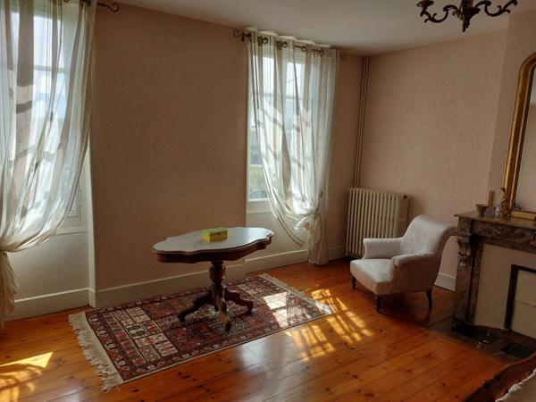 MAISON DE MAITRE AVEC PARC DE 5000M² DEPENDANCES ET DEUX PIGEONNIERS