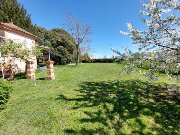 MAISON DE MAITRE AVEC PARC DE 5000M² DEPENDANCES ET DEUX PIGEONNIERS