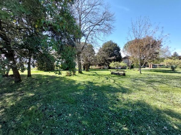 MAISON DE MAITRE AVEC PARC DE 5000M² DEPENDANCES ET DEUX PIGEONNIERS