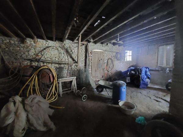 MAISON DE MAITRE AVEC PARC DE 5000M² DEPENDANCES ET DEUX PIGEONNIERS