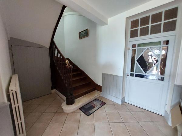 MAISON DE MAITRE AVEC PARC DE 5000M² DEPENDANCES ET DEUX PIGEONNIERS