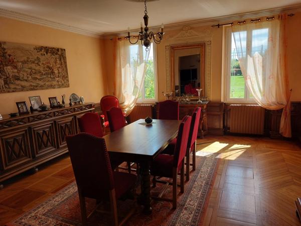 MAISON DE MAITRE AVEC PARC DE 5000M² DEPENDANCES ET DEUX PIGEONNIERS