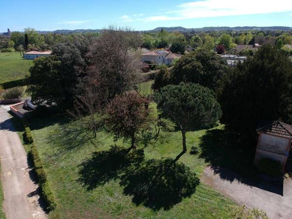 MAISON DE MAITRE AVEC PARC DE 5000M² DEPENDANCES ET DEUX PIGEONNIERS