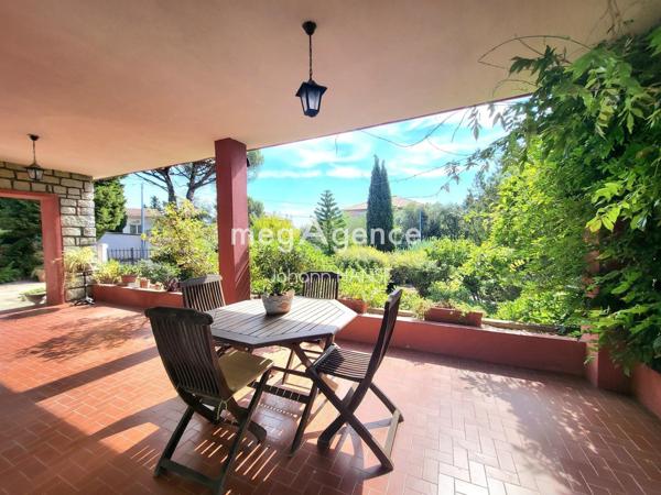Maison à CAVALAIRE-SUR-MER, 83240 - 7 pièces 167m²