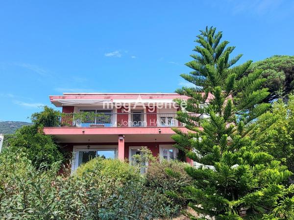 Maison à CAVALAIRE-SUR-MER, 83240 - 7 pièces 167m²