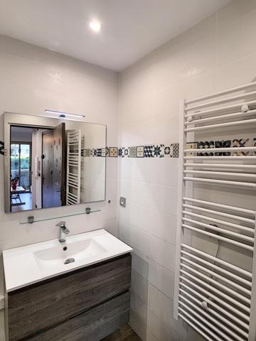 Villeneuve loubet à 200m des Plages, studio au calme absolu, toutes commodités, la marina des baie des anges à pieds ainsi que accès routiers et gare.