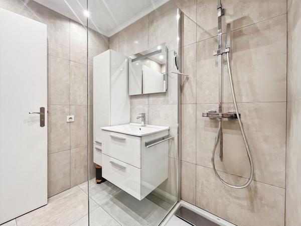 CORNICHE FLEURIE  - 2P -  AVANT DERNIER ETAGE - TERRASSE  21M2 - VUE MER - PISCINE - GARAGE