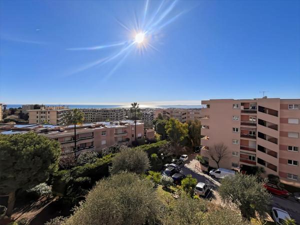 CORNICHE FLEURIE  - 2P -  AVANT DERNIER ETAGE - TERRASSE  21M2 - VUE MER - PISCINE - GARAGE