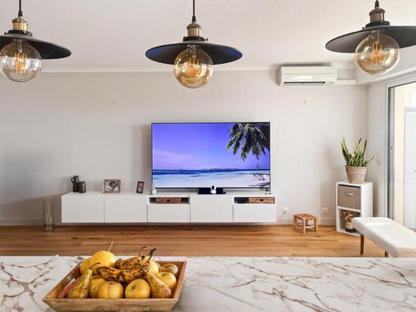 CORNICHE FLEURIE  - 2P -  AVANT DERNIER ETAGE - TERRASSE  21M2 - VUE MER - PISCINE - GARAGE