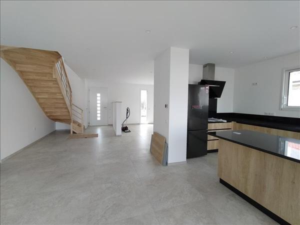 Maison à louer 1 350 € CC PANAZOL 5 p 137 m² DPE A