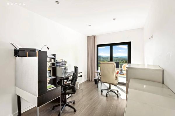 NOUVEAUTÉ – Limonest Centre - Villa d’Exception de 360 m² sur Terrain Arboré de 1 029 m² avec Piscine et Prestations Haut de Gamme