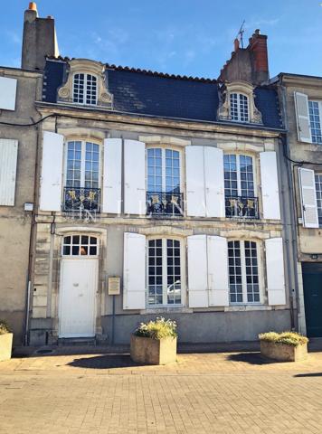 Authentique Maison du XVIIIème en cœur de ville