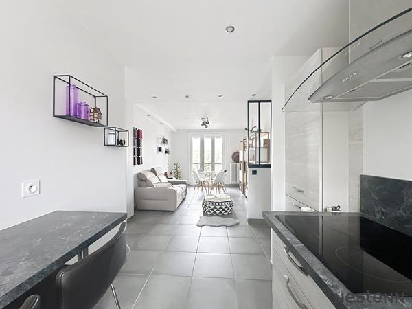 COUP DE C?UR ASSURÉ ! APPARTEMENT LUMINEUX, BALCON ET GARAGE, SECTEUR CALME ET RECHERCHÉ