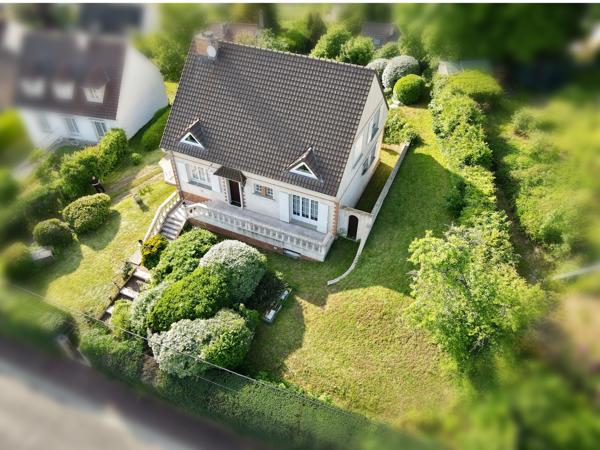 maison familiale 153 m2 sur sous-sol total et 1022 m2