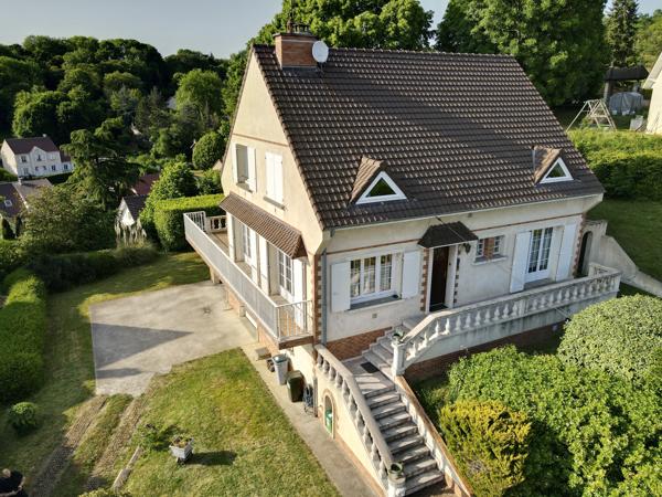 maison familiale 153 m2 sur sous-sol total et 1022 m2