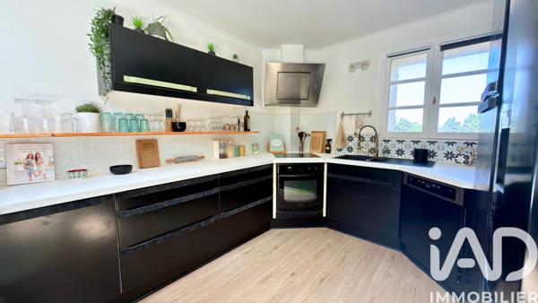 Maison à vendre 5 pièces 143 m² Peyrolles-en-Provence