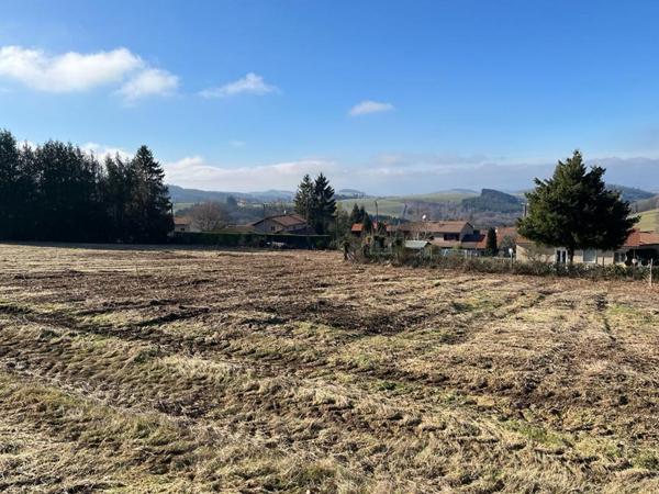 terrain constructible de 1030 m², viabilisé et vue dominante