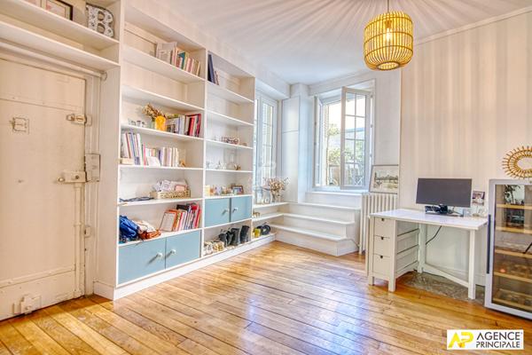 Versailles Notre-Dame Appartement 4 pièces 83.5 m² avec terrasse situé au 1er étage €715 000 ** - Référence 25530