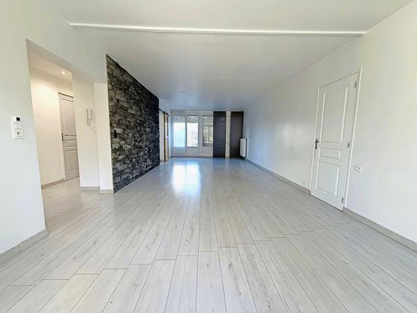 REIMS - APPARTEMENT TYPE 5 - 3 CHAMBRES - BALCONS