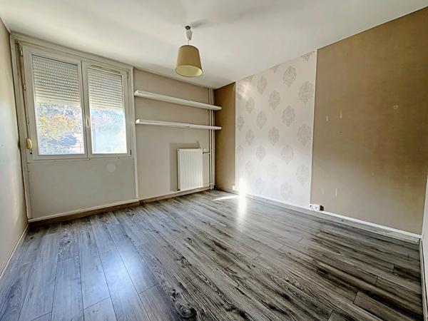 REIMS - APPARTEMENT TYPE 5 - 3 CHAMBRES - BALCONS