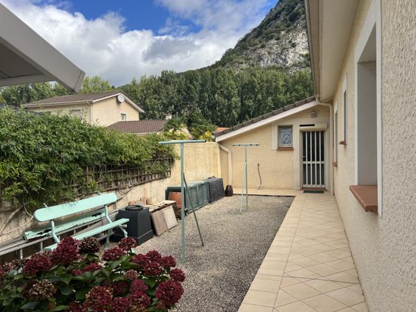 Foix (09000) EXCLUSIVITE - Tarascon sur Ariege - Maison d'architecte 4 faces de 135 m2 de plain pied sur terrain de 650m2