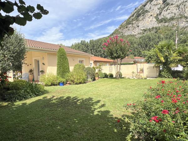 Foix (09000) EXCLUSIVITE - Tarascon sur Ariege - Maison d'architecte 4 faces de 135 m2 de plain pied sur terrain de 650m2