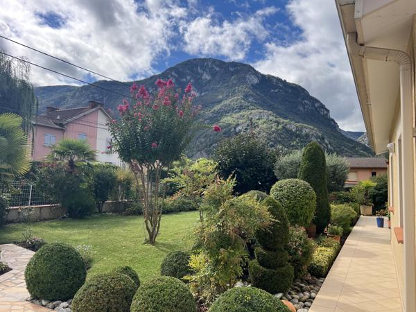 Foix (09000) EXCLUSIVITE - Tarascon sur Ariege - Maison d'architecte 4 faces de 135 m2 de plain pied sur terrain de 650m2