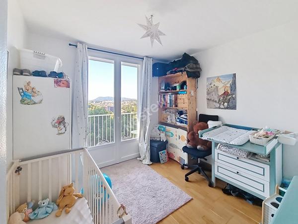 TOULON OUEST Beau T4 lumineux avec parking privatif