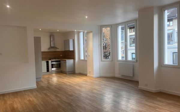 Appartement à vendre    4 pièces • 105 m2 Cluses