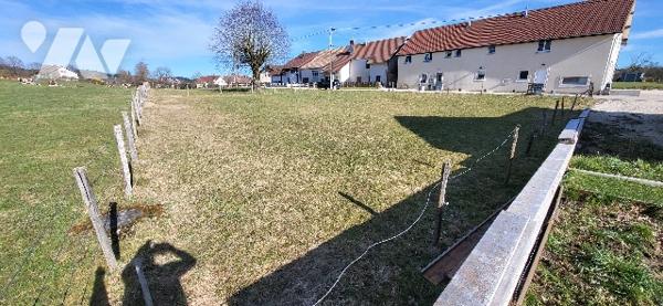 Terrain constructible viabilisé de 788m² à Evillers