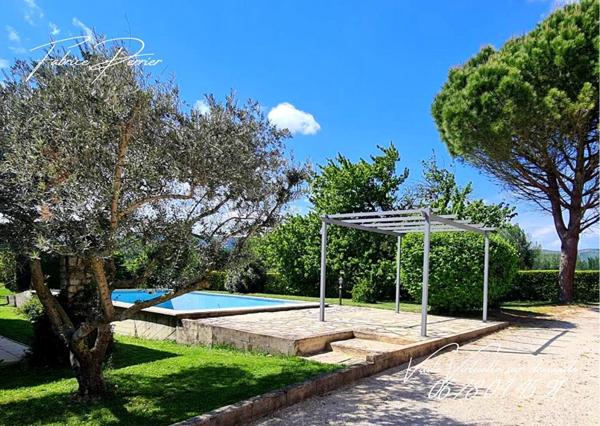 Maison en pierre avec Piscine et Terrain