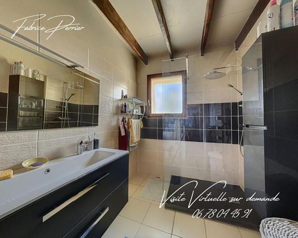 Maison en pierre avec Piscine et Terrain