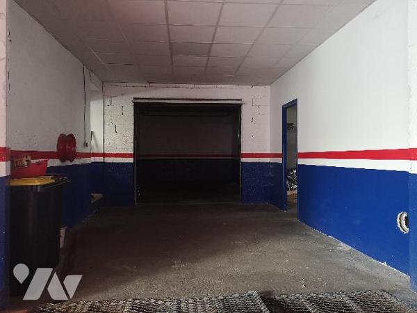 Immeuble mixte comprenant 1 appartement ainsi qu'un grand local commercial