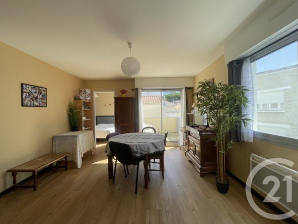 Appartement T1 à vendre  1 pièce - 27,45 m 2   VAUX SUR MER  - 17